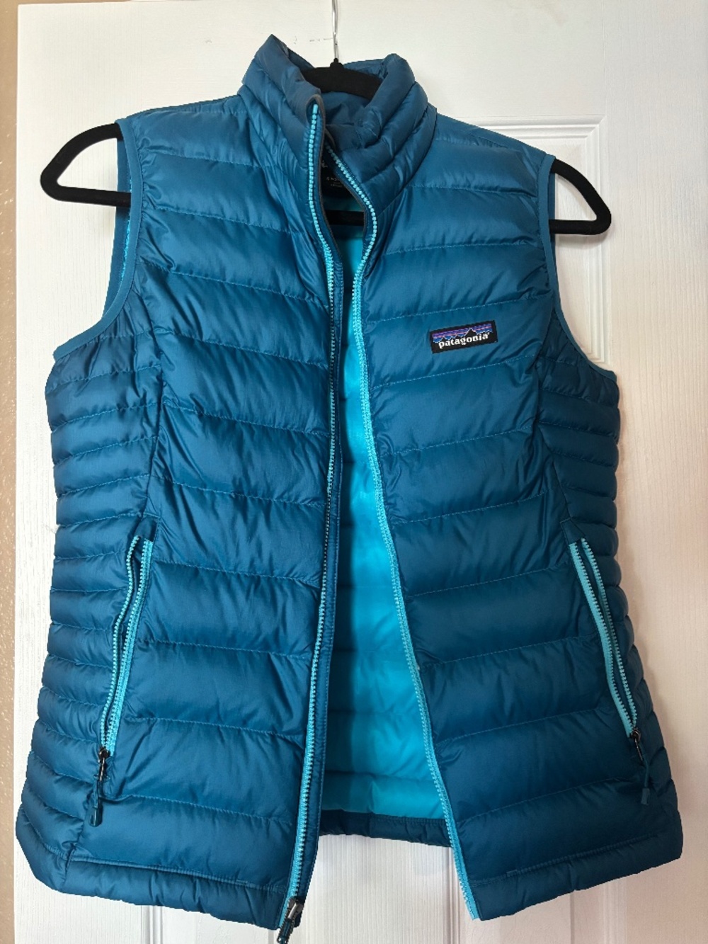 Patagonia women’s down vest in teal size small